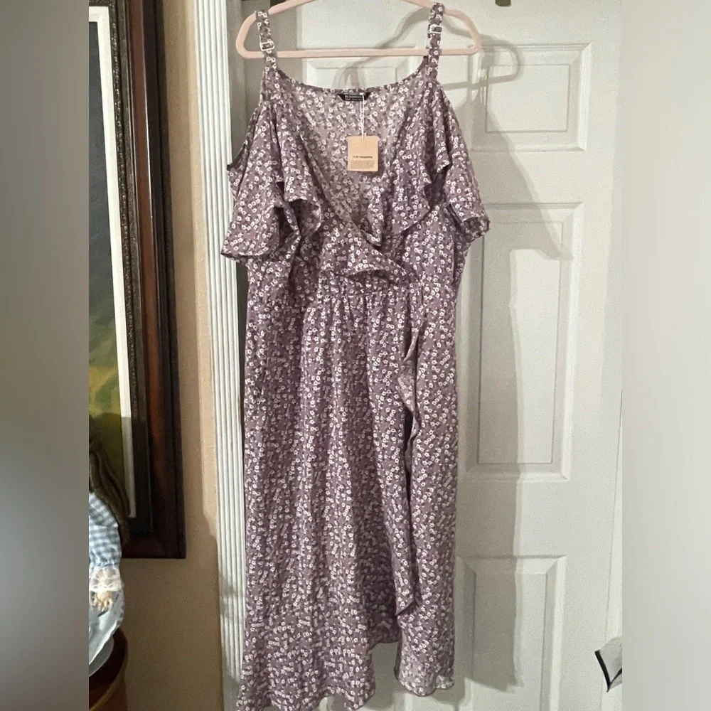 NWT Bloomchic Floral Cold shoulder asymmetrical size 3X 22/24🌸BC BAG 03 - Picture 9 of 11